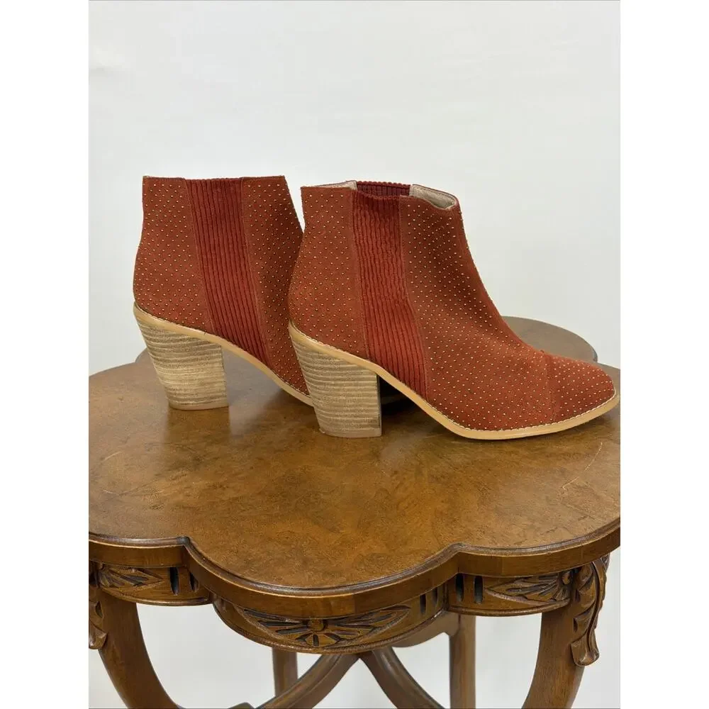 Anthropologie Terracotta Suede Ankle Boots Gold Studs Stacked Heel 8.5 Boho Rust - Picture 4 of 7